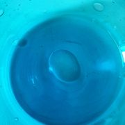 Coupe vintage en verre bullé bleu turquoise