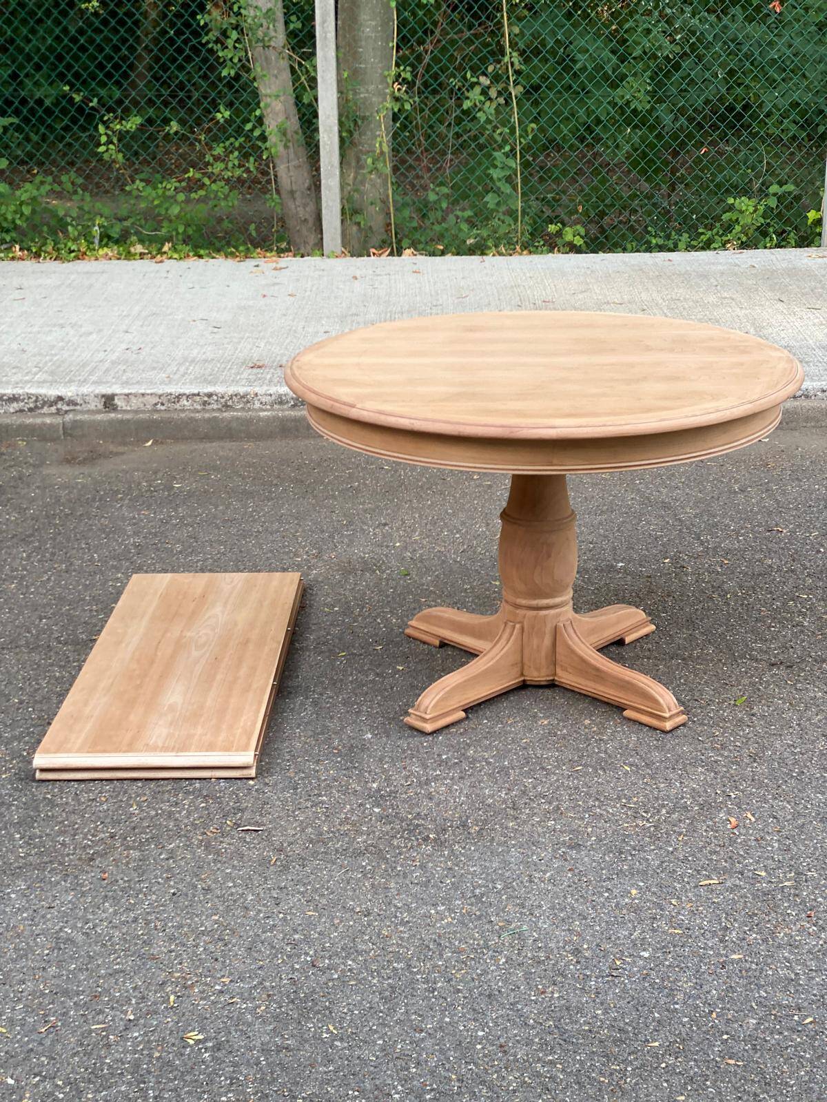 Large extendable round dining table stripped with a central wooden leg 110-198cm.