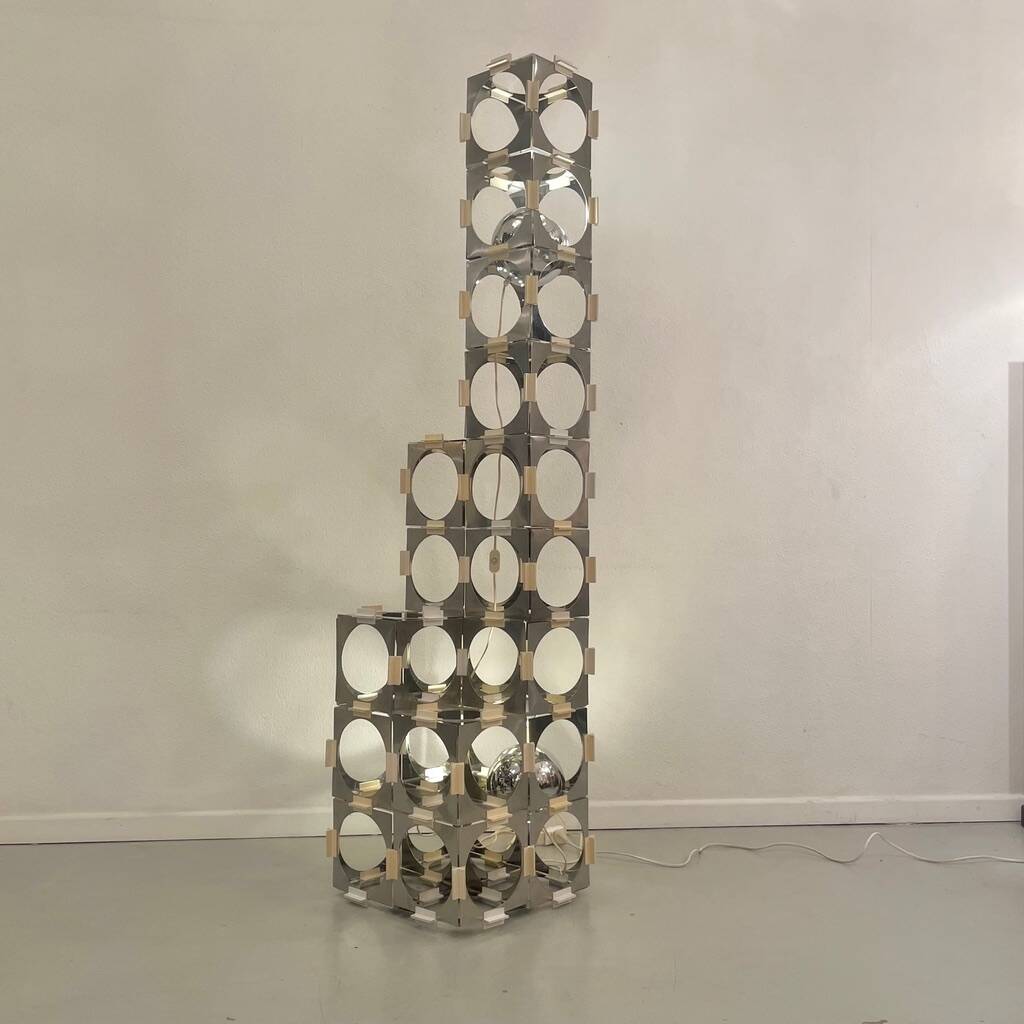 Very rare modular floor lamp produced by Reggiani, Italy around 1970.