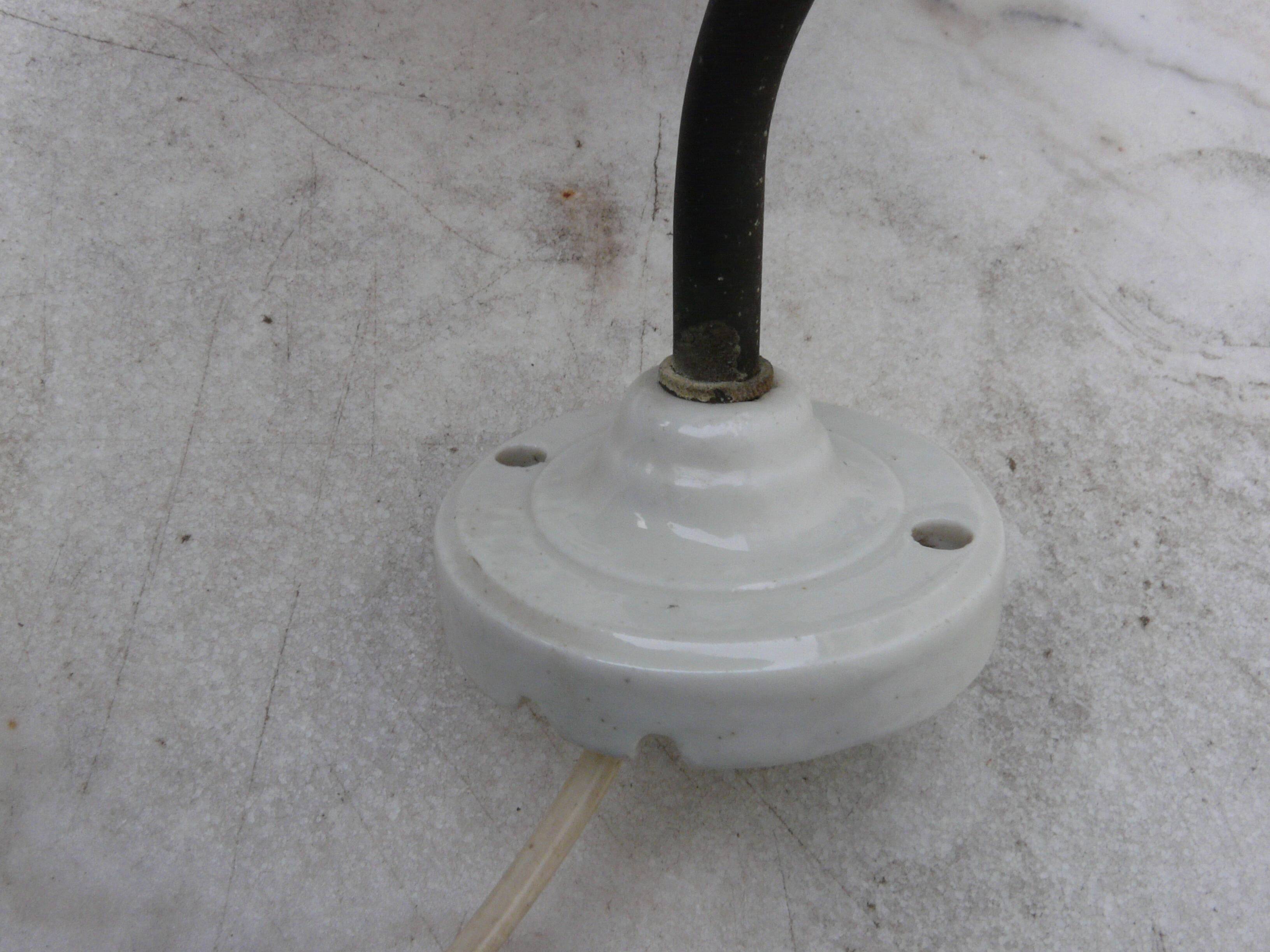 Industrial wall light in enameled sheet metal, swan neck, porcelain base