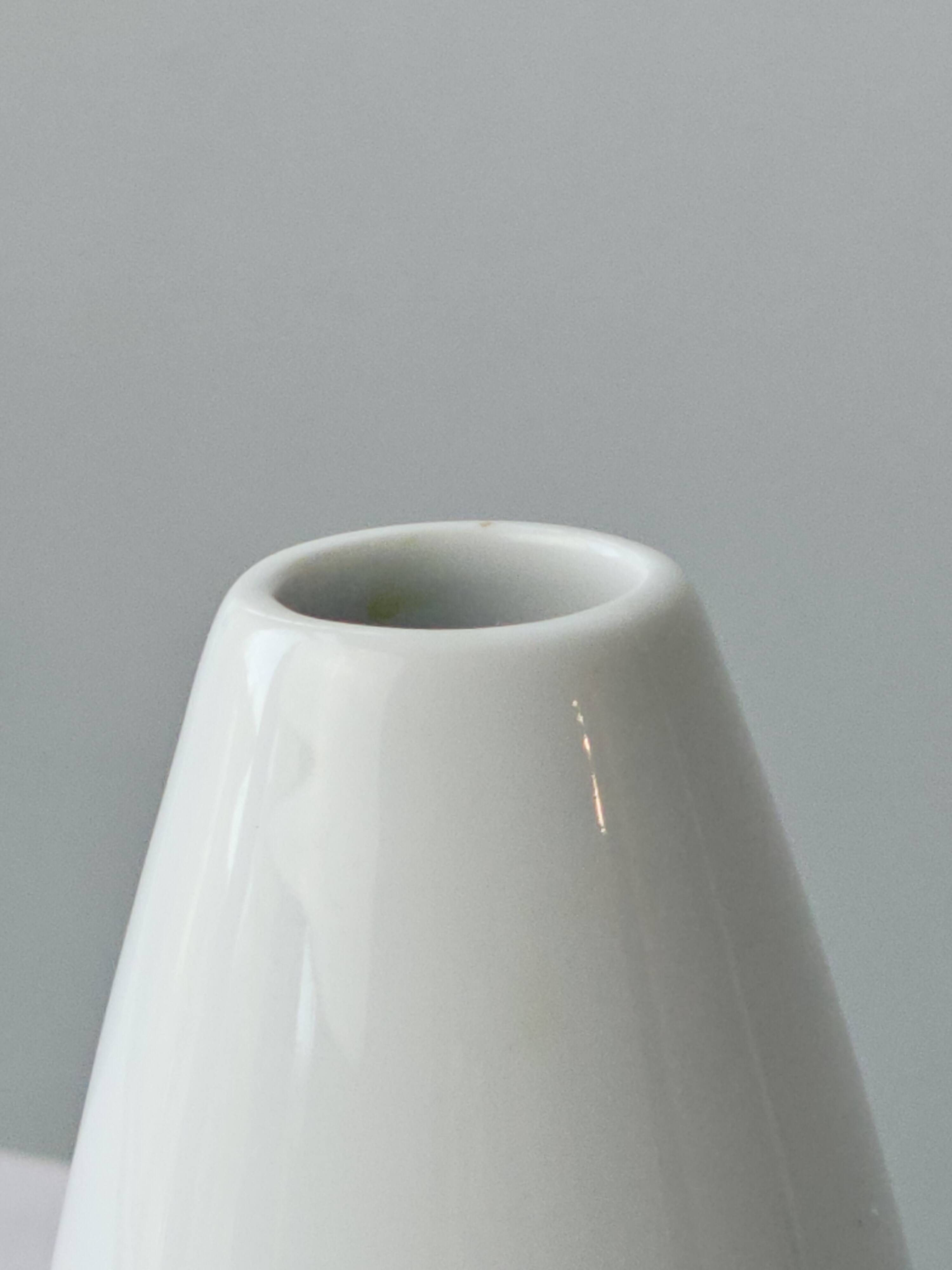 Small white porcelain vase from the Toucan collection by Pillivuyt.