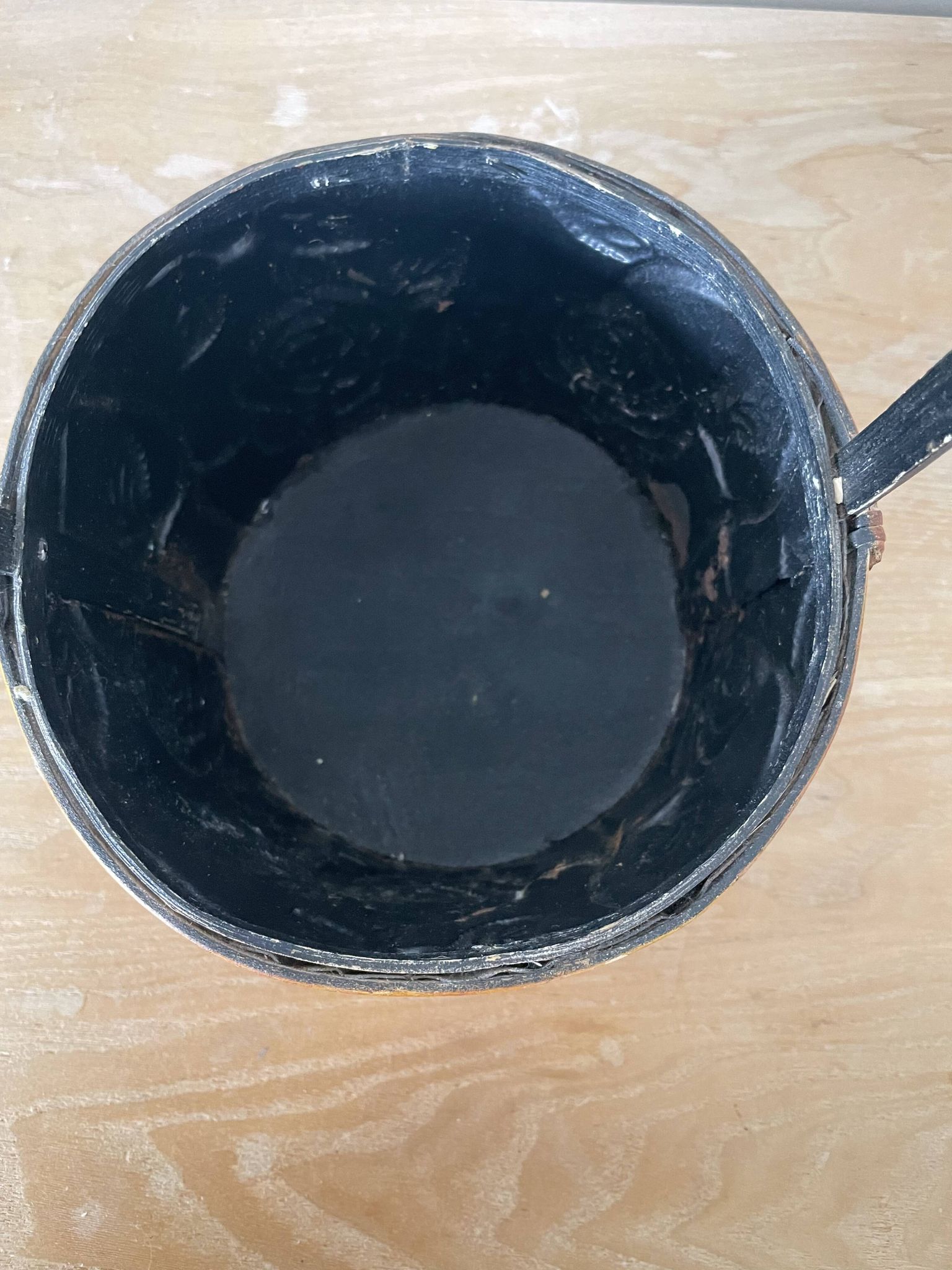 Metal basket with rose patterns