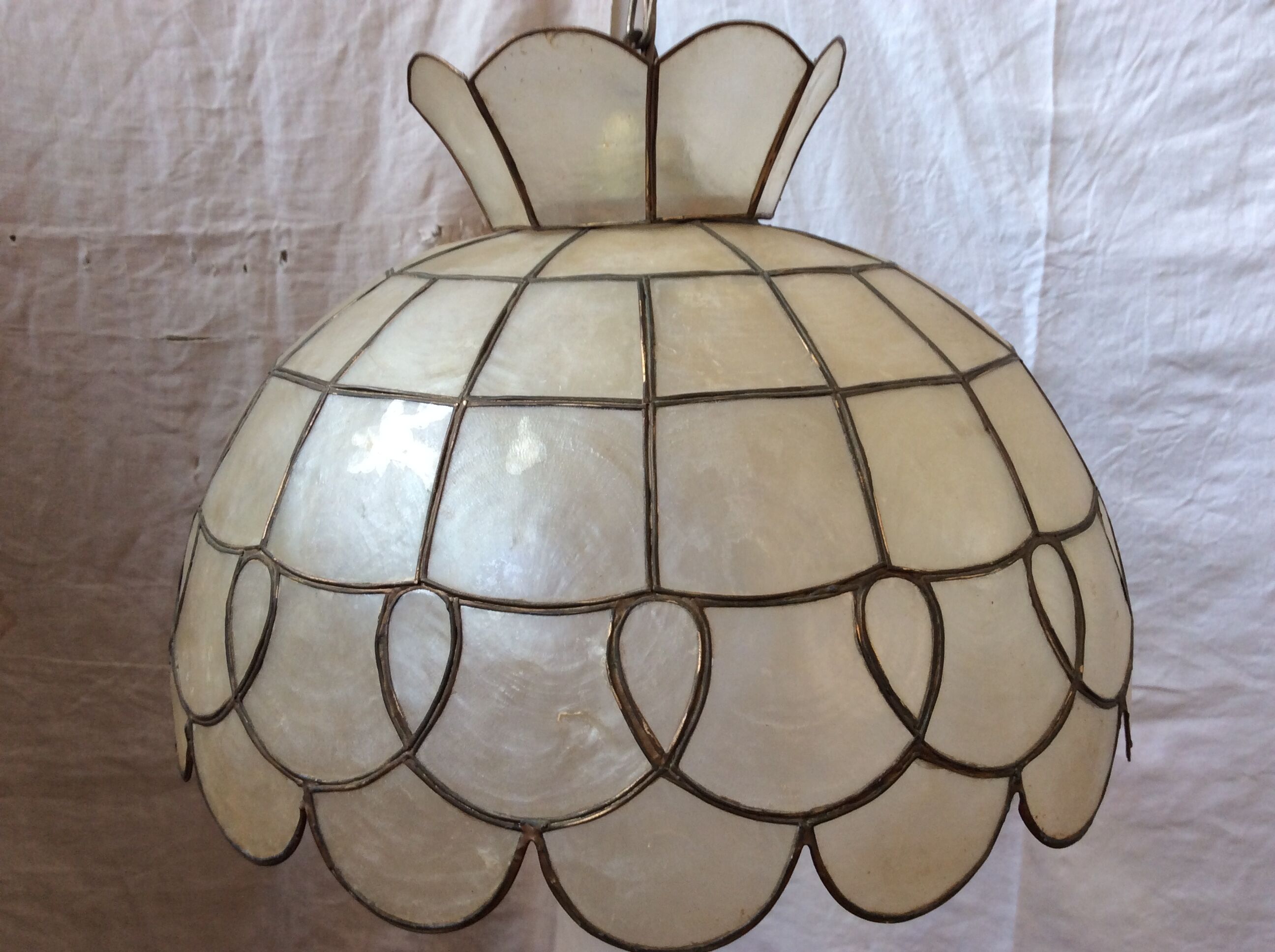 Vintage mother-of-pearl suspension