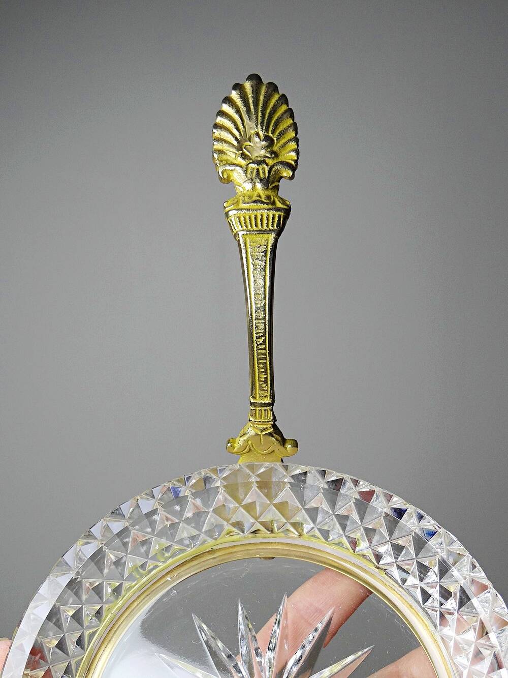 Crystal vide-poche from Sèvres, created by L. Seiler, with an antique gold mount.
