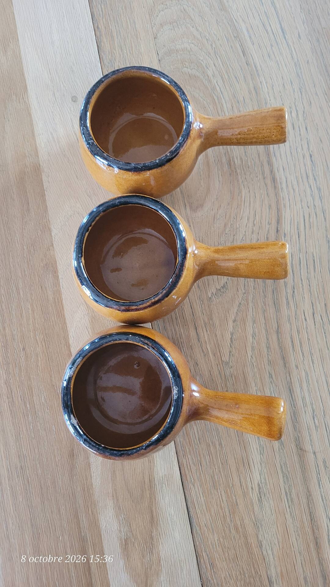 3 glazed earthenware pans