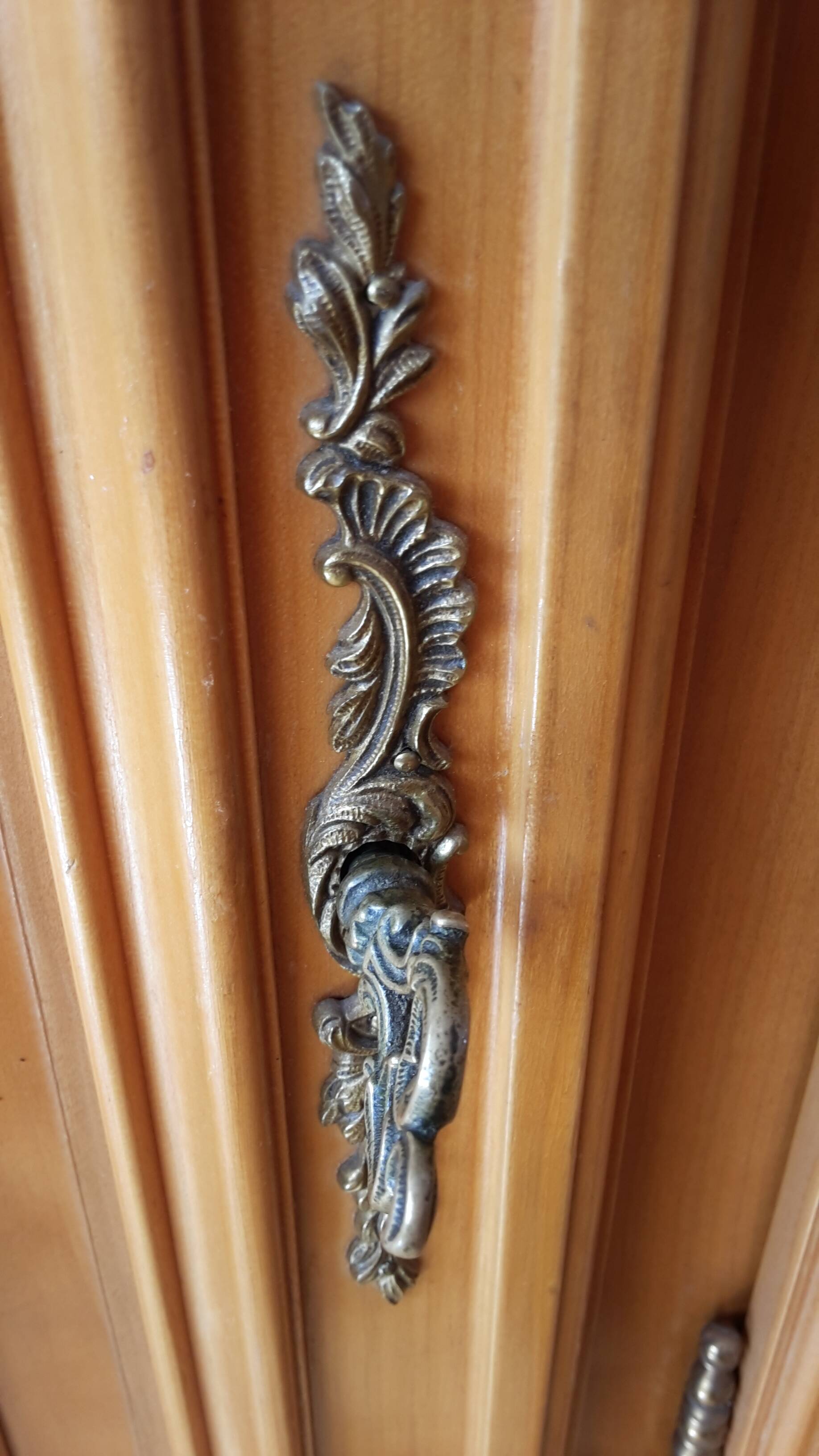 Solid cherry wood cabinet with 4 doors and 4 drawers (255/55cm H 105cm)