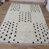 Large Moroccan Berber rug in cream wool with black patterns 290 x 200 cm