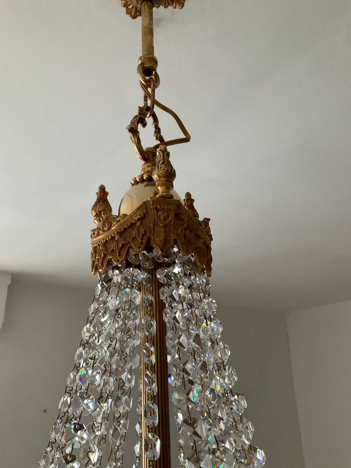 Lustre cascade en bronze et pampilles de cristal