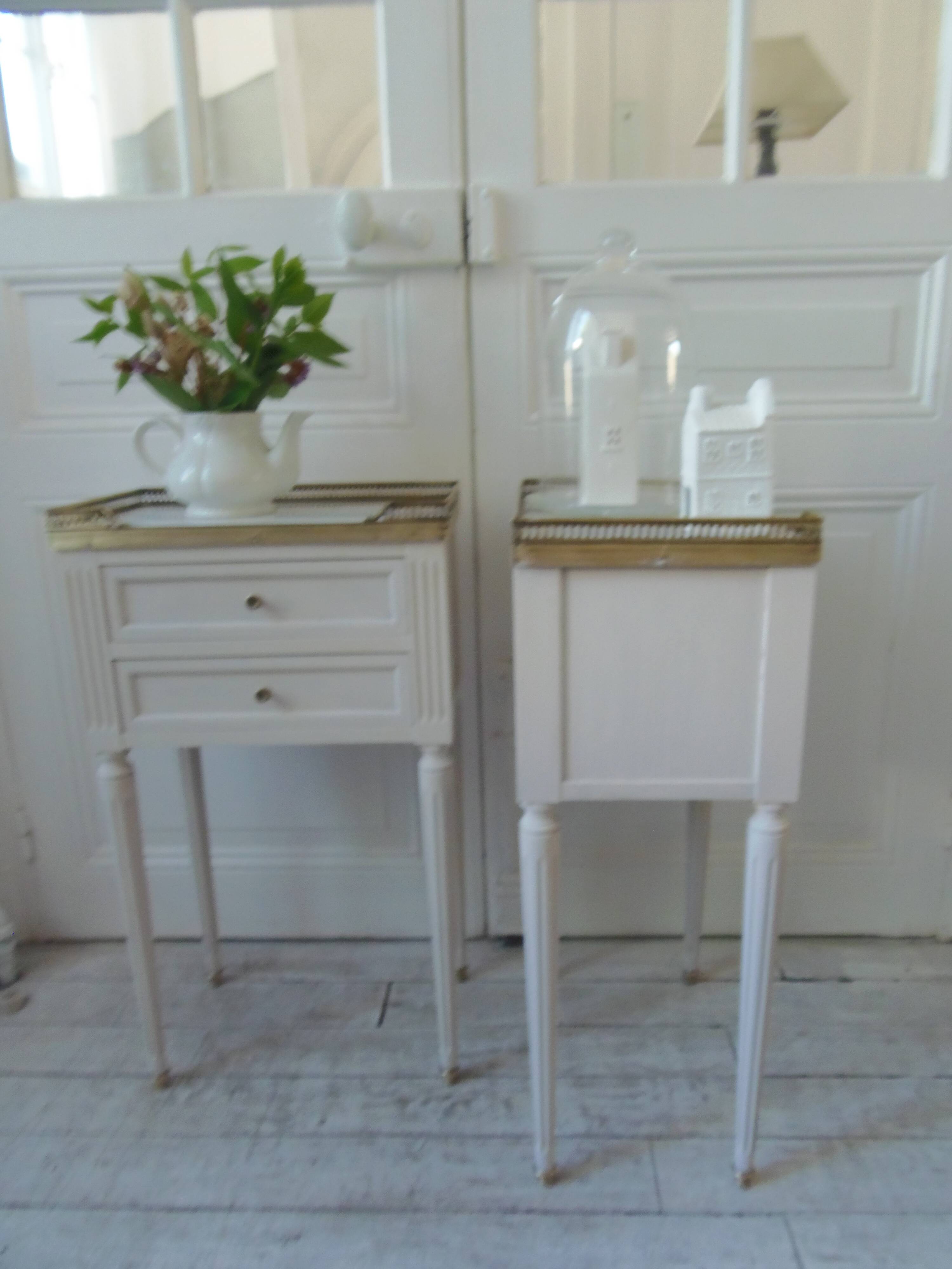 Pair of beautifully crafted bedside tables, end tables, pearl gray.