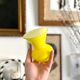 Vase en opaline jaune