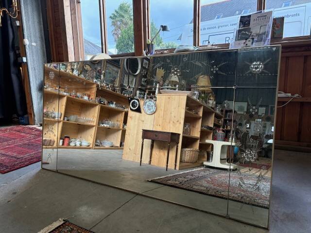 Antique XXL wall mirror (200 x 100 cm) with refined floral engravings