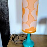 Lampe vintage 70s upcyclée, pied turquoise et abat-jour floral orange