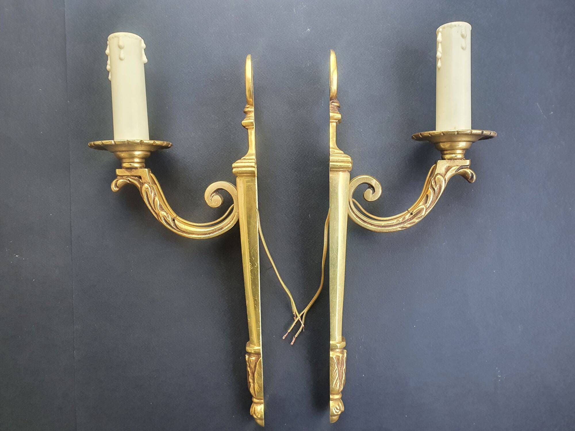 Pair of bronze wall sconces in Empire style
