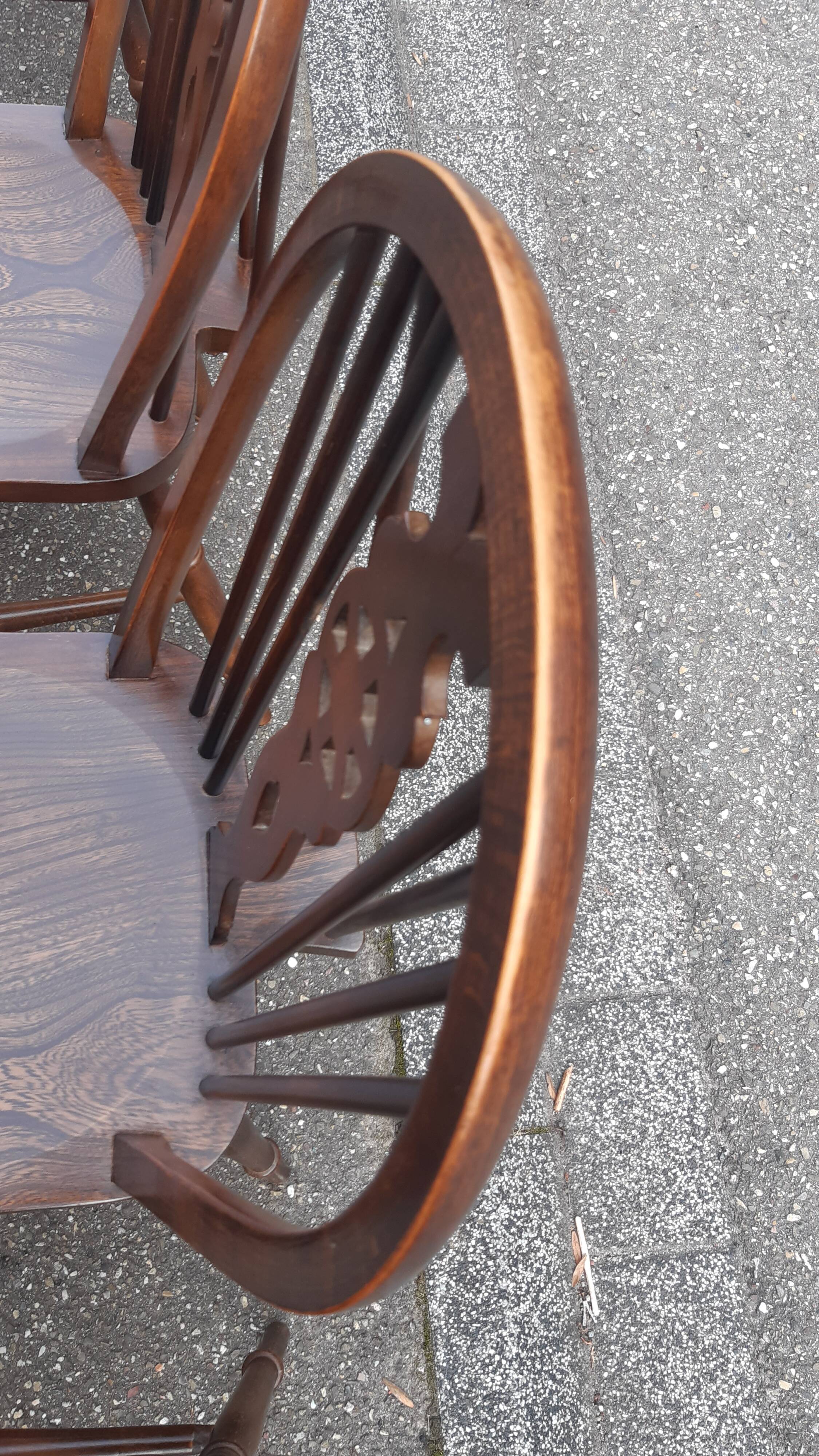 Set of 6 Windsor chairs