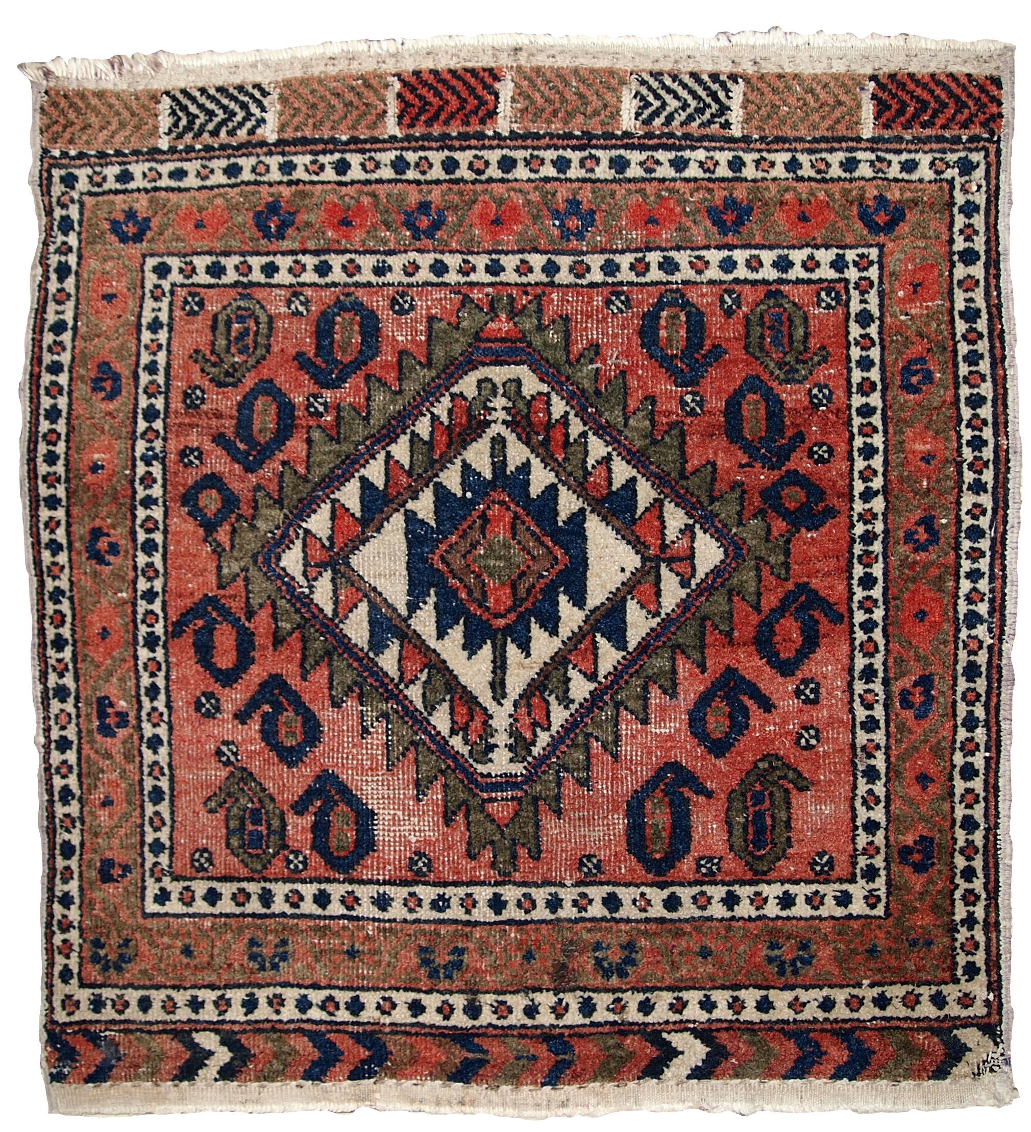 Tapis ancien fait main Kurdish Bagface en laine rouge pâle (55cm x 59cm)