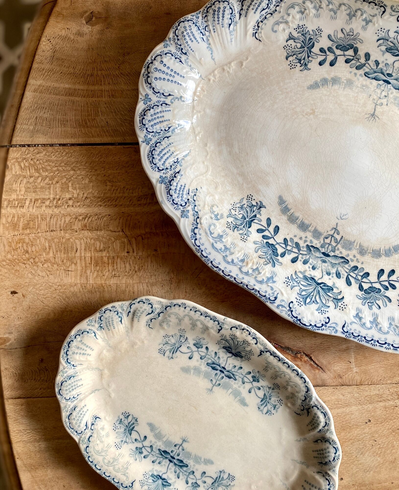Set of 2 raviers, vintag dishes in iron earth, Regency model of Saint Amand