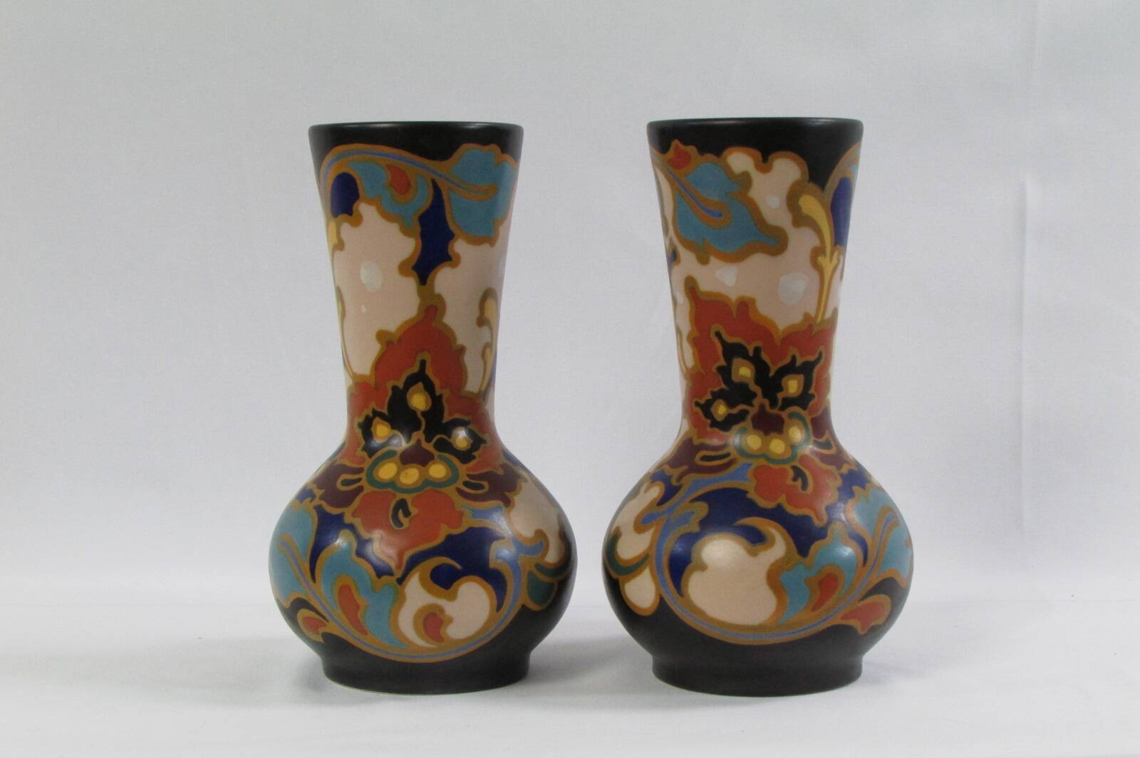 Pair of Régina Rosario vases, Gouda Holland