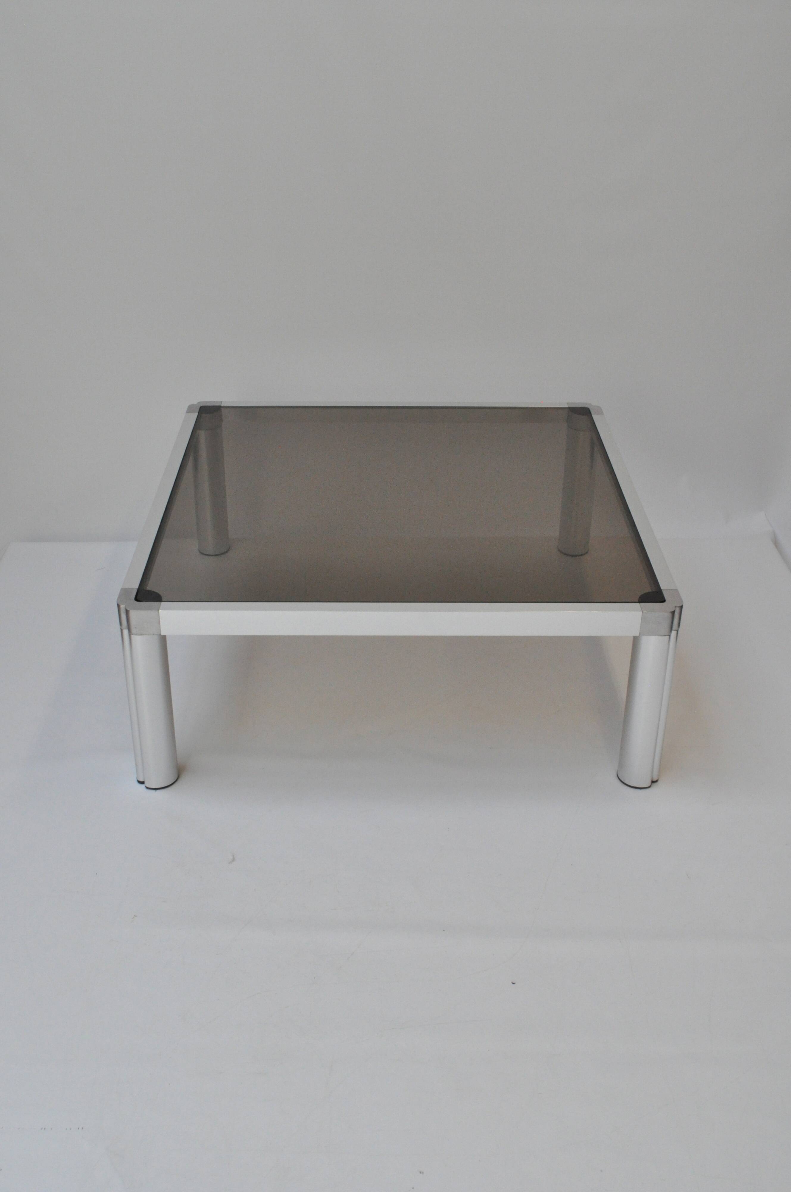 Artifort T122 coffee table by Kho Liang Ie – Original smoked glass – 1970s