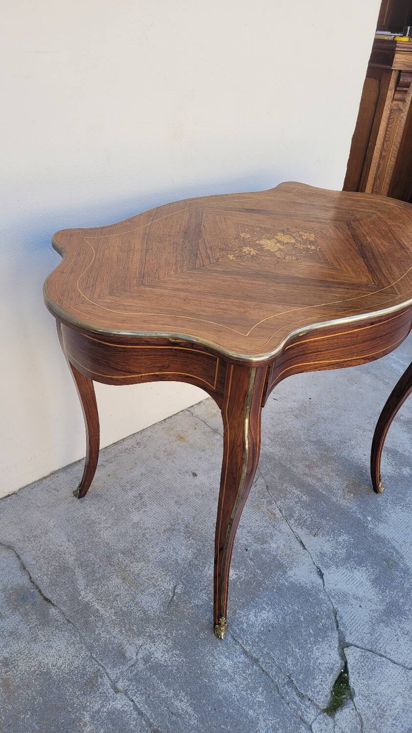 Napoleon III violin-shaped middle desk table 19th in marquetry