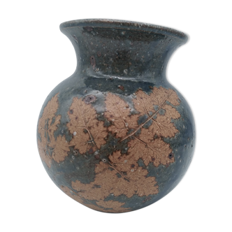 Vase in granite sandstone decorated with oak leaves by Alain Blanchard
