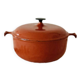 Cast iron casserole Le Creuset size 23 brick color