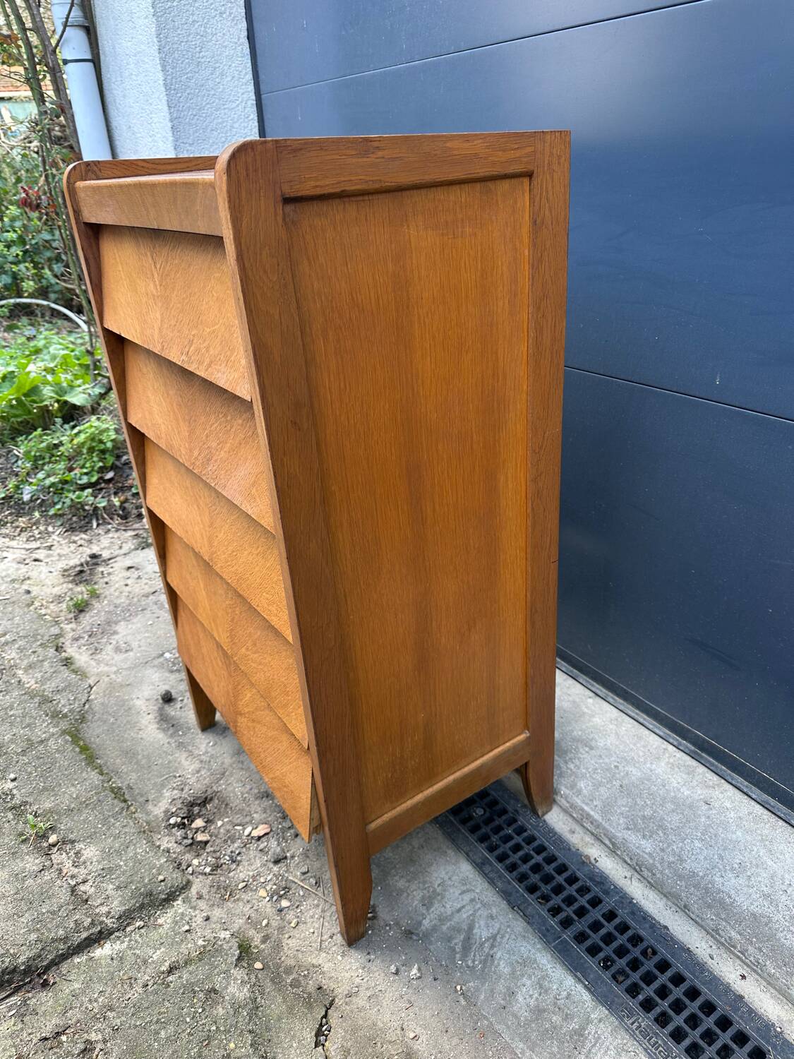 Antique chest of drawers