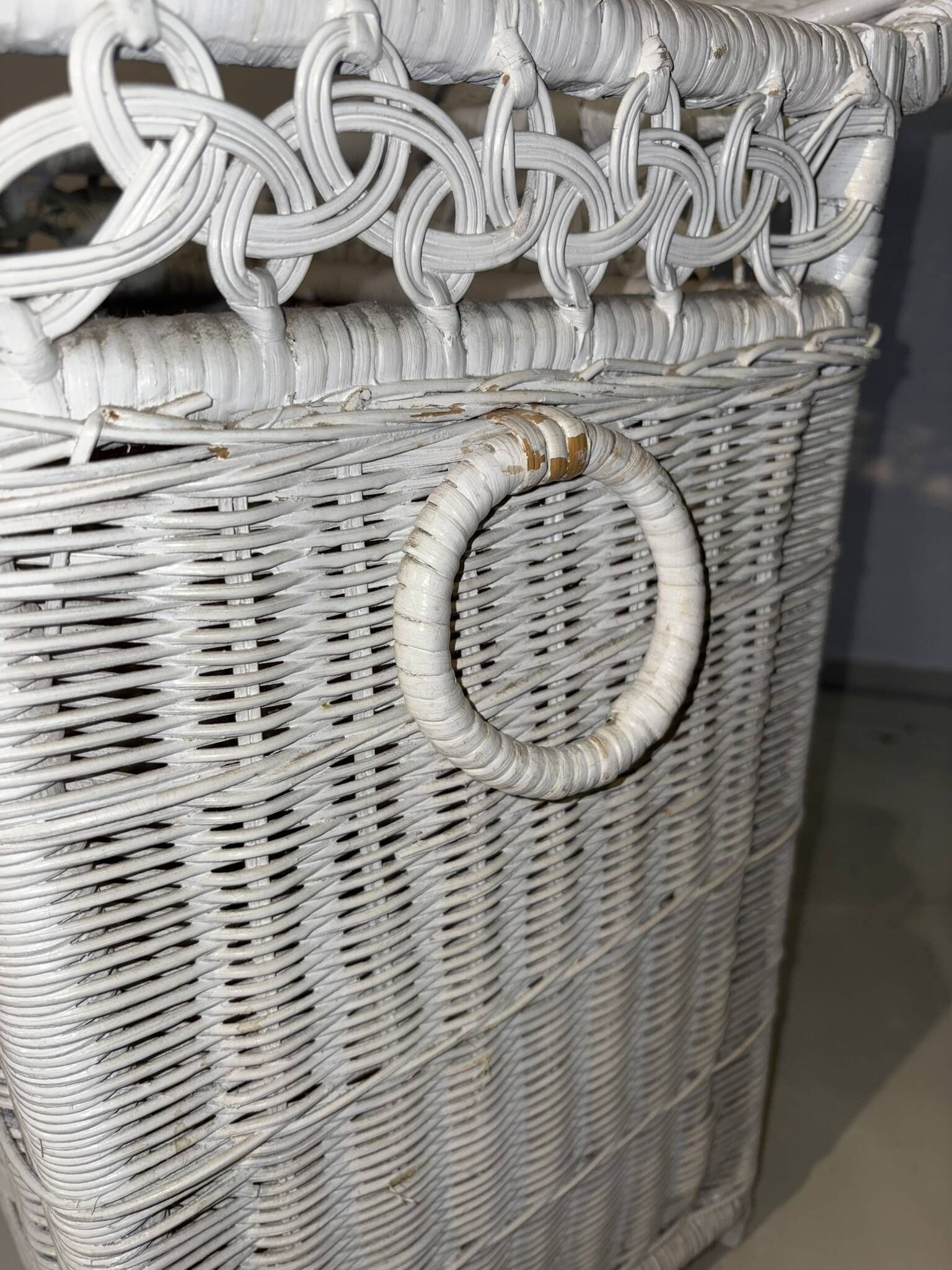 Ensemble chambre rotin blanc : commode, miroir, lit, panier
