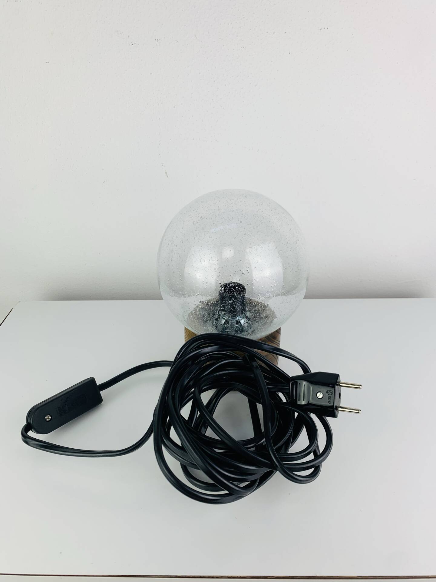 Lampe brutaliste bois massif et globe verre bullé, Temde Leuchten, 60