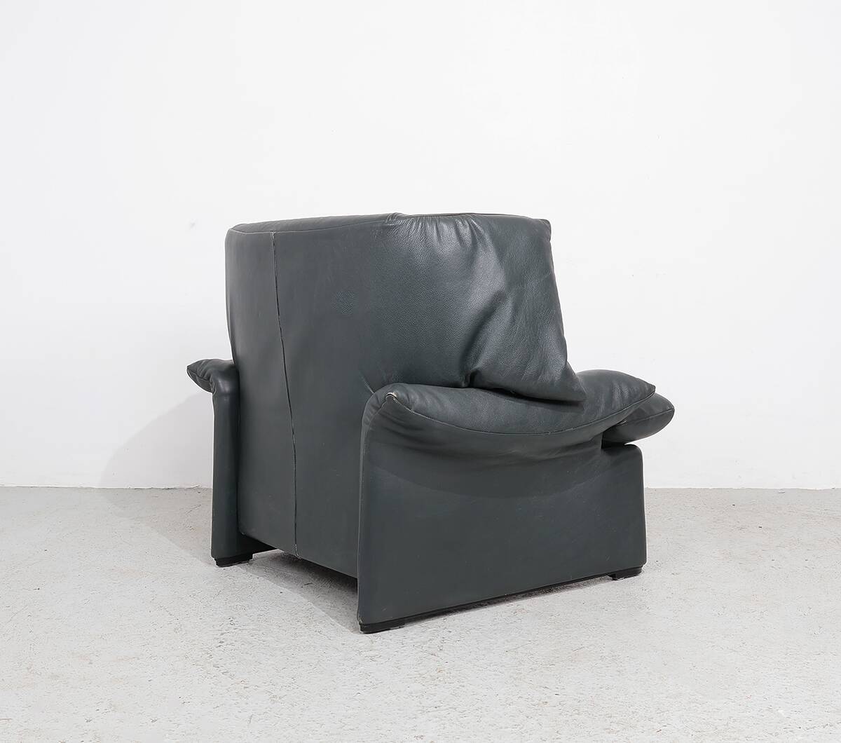 Cassina Portovenere set leather lounge chairs with ottoman