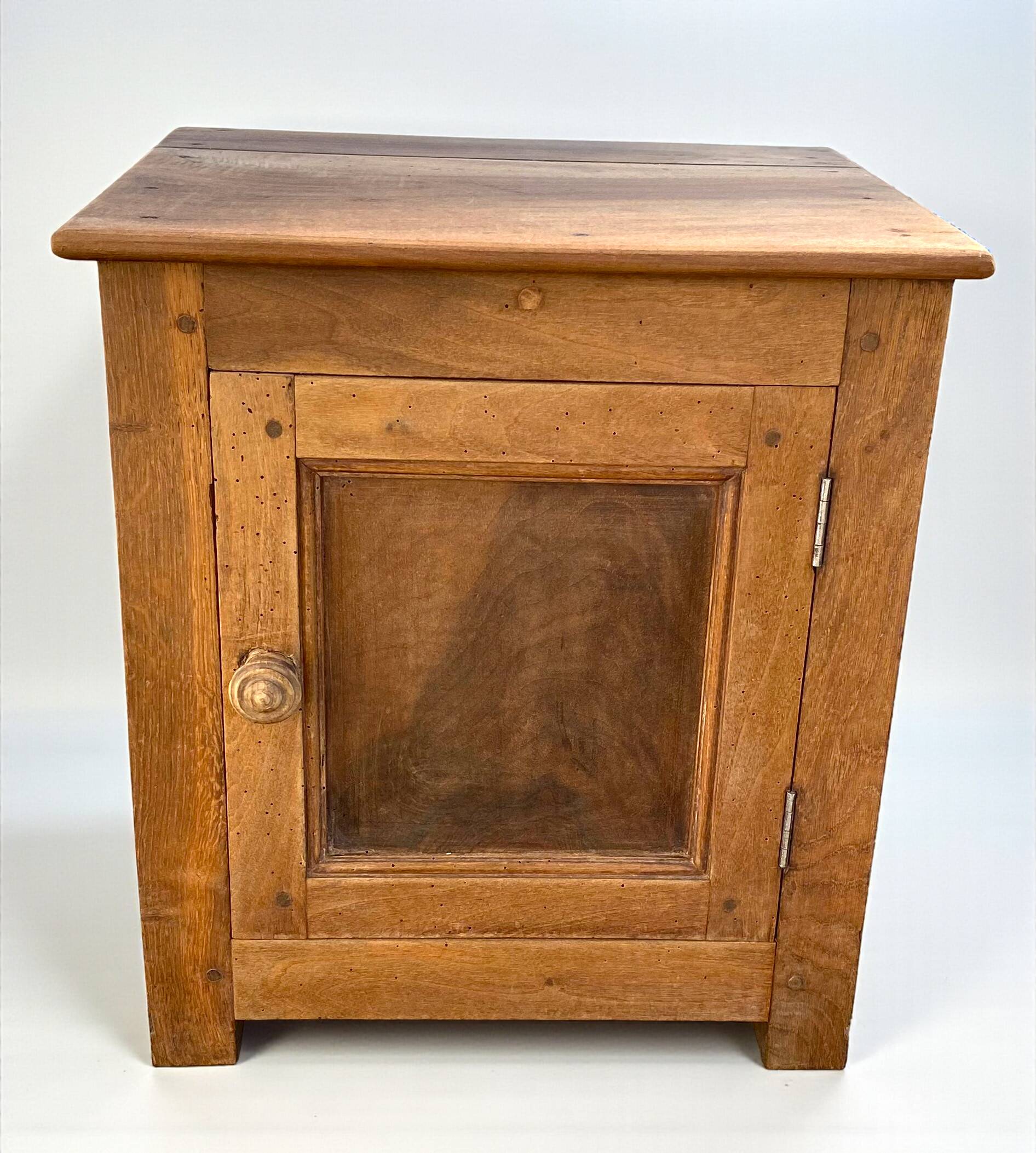 Vintage: small antique walnut jam pot with wheels