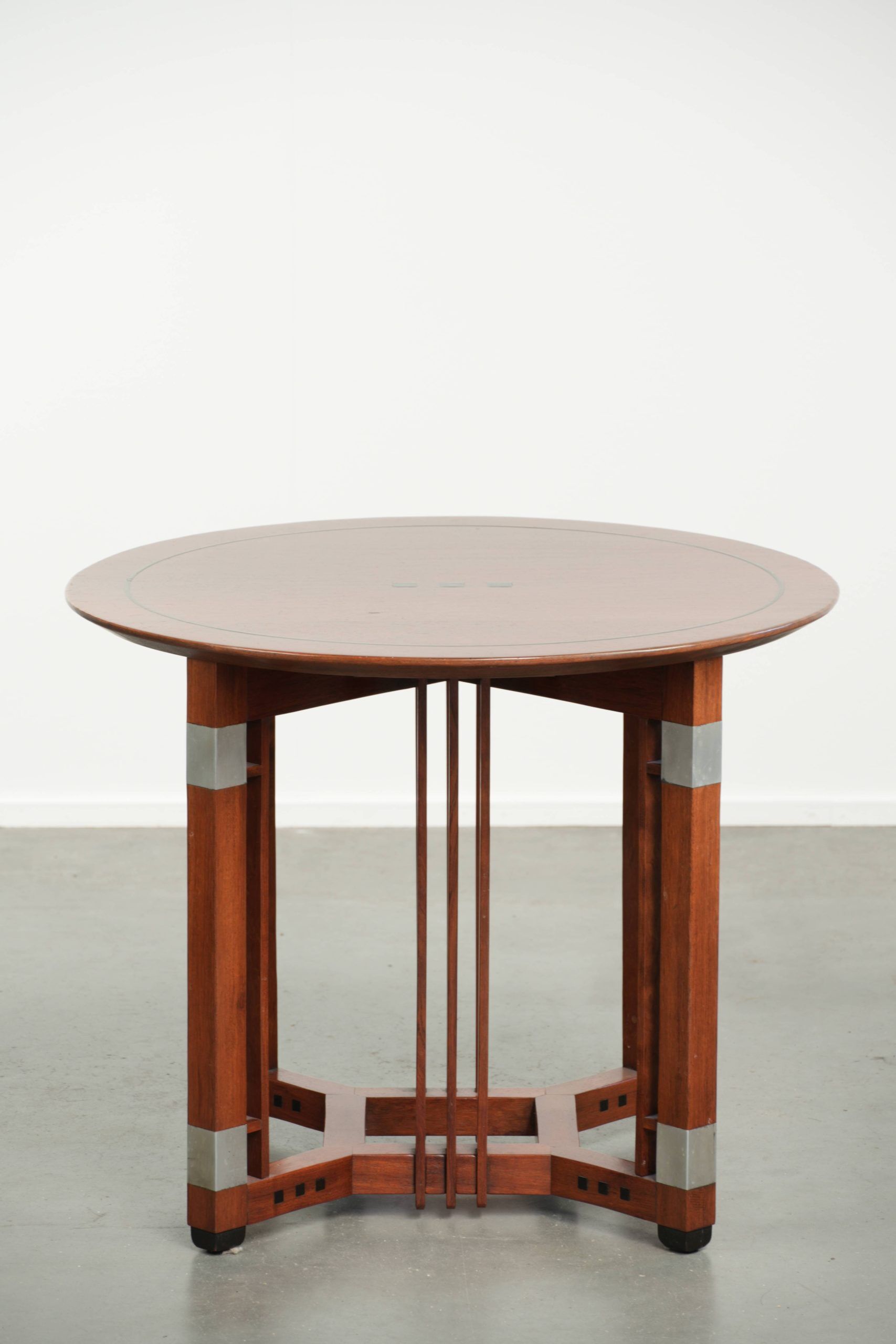 Table d'appoint/café ronde au design Art Déco