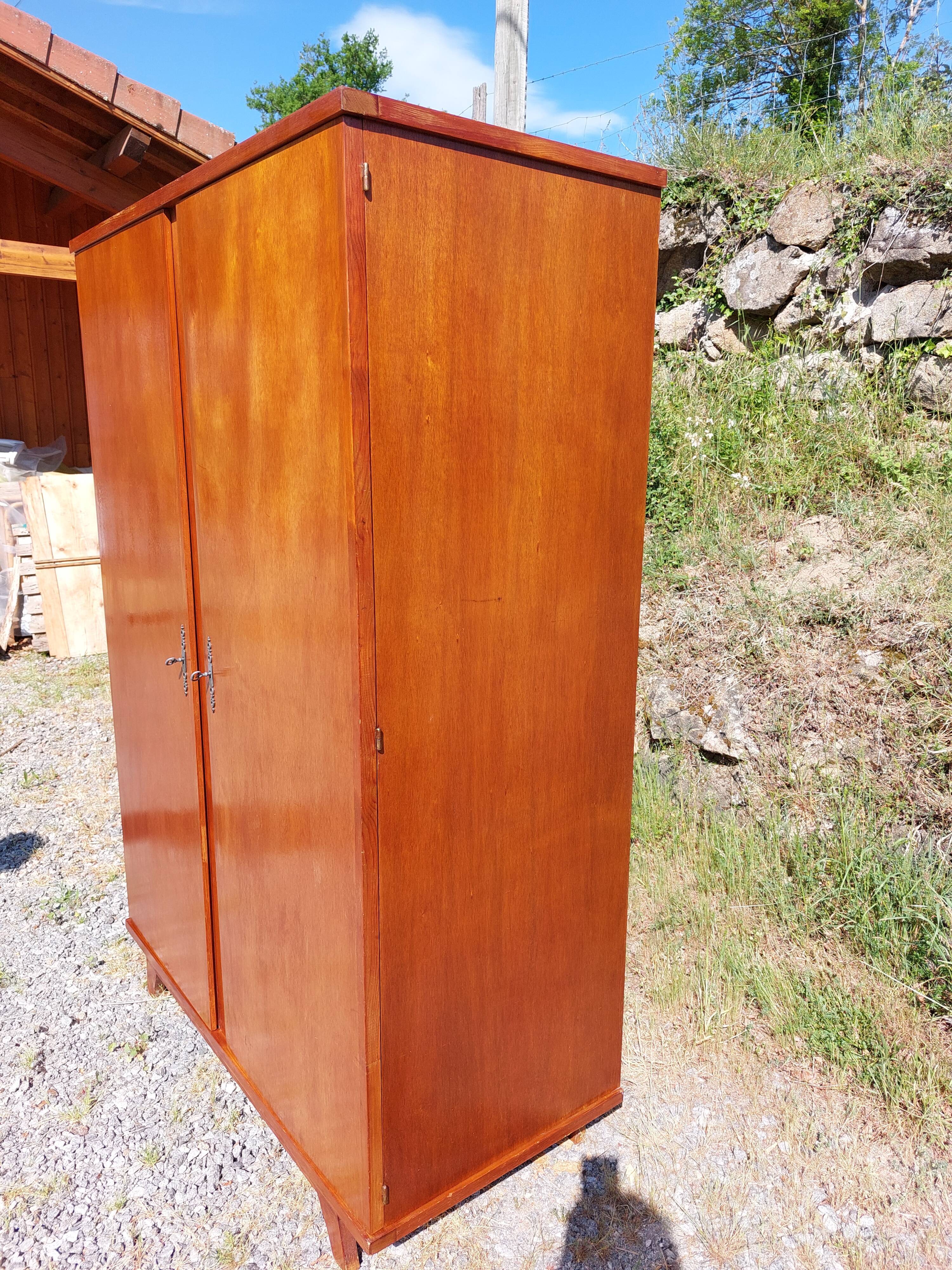 Compass foot cabinet