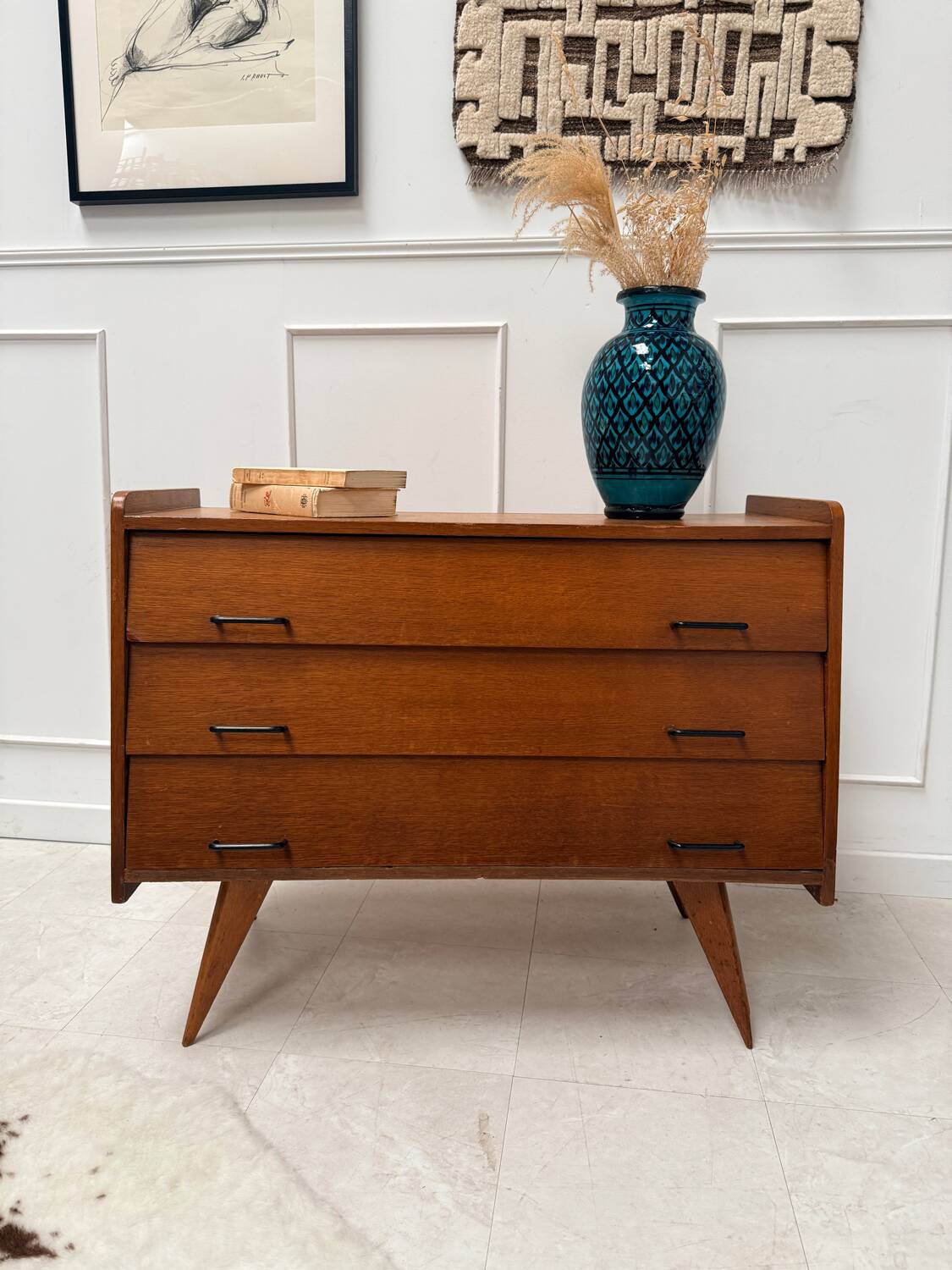 Commode pieds compas