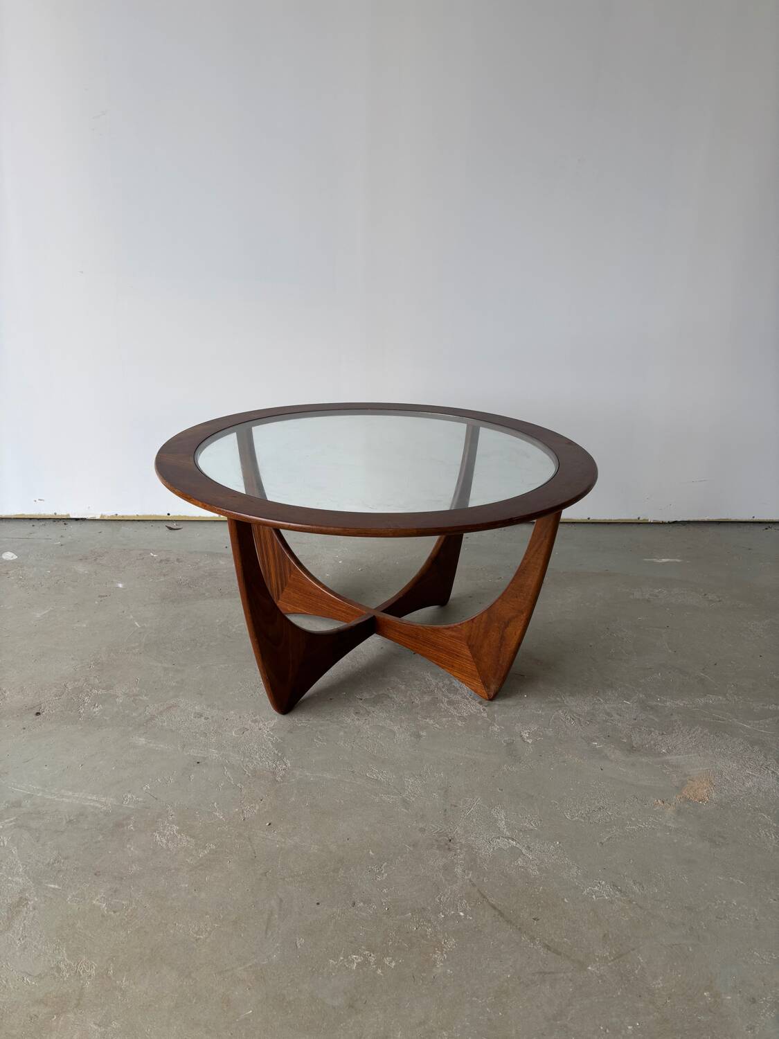 Round coffee table in solid teak, Astro model by Victor Wilkins.