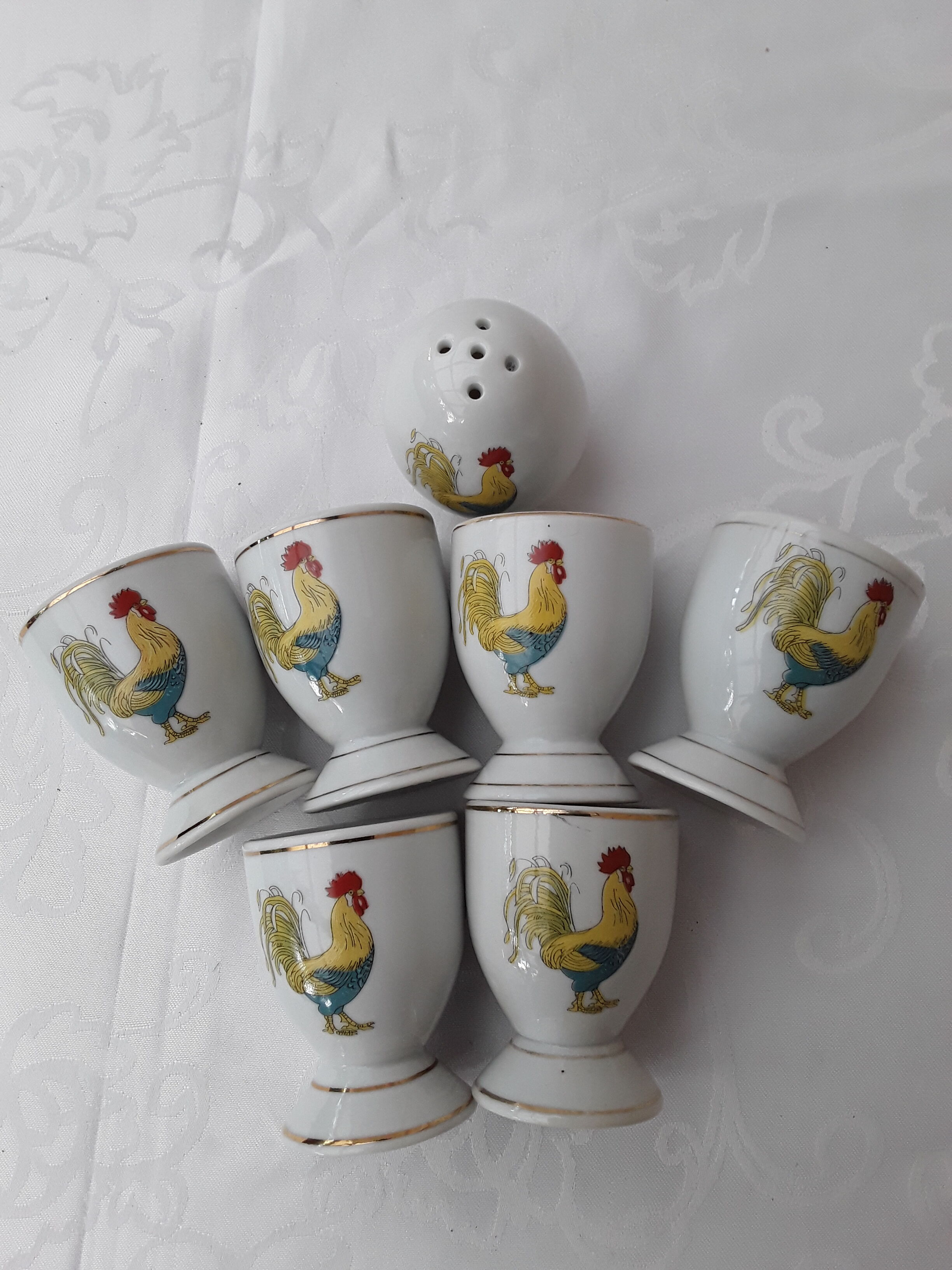 Service 6 shells and white earthenware salt shaker