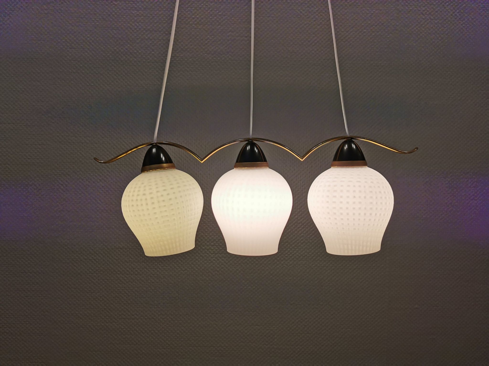 Ancien lustre / lampe suspendue avec trois sources lumineuses. Danois, design