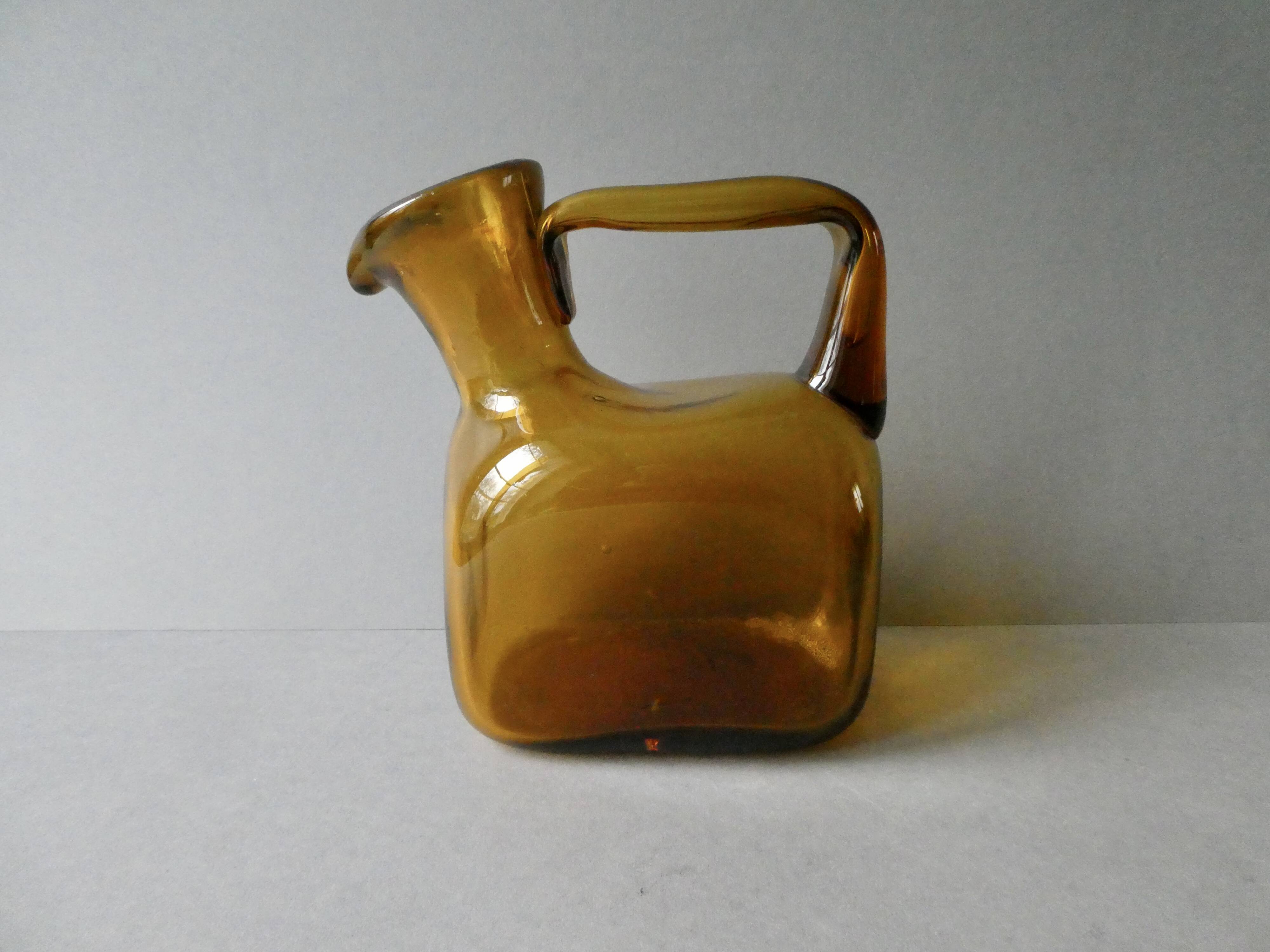 1 blown glass pitcher and its cups, 60s-70s