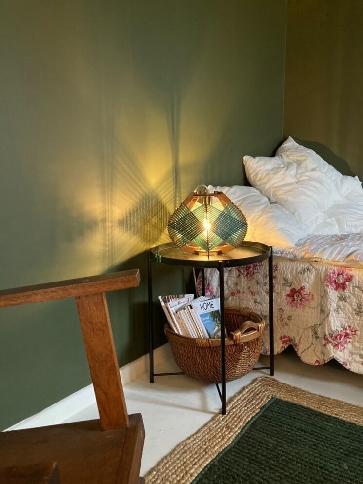 Dark green lamp to put down