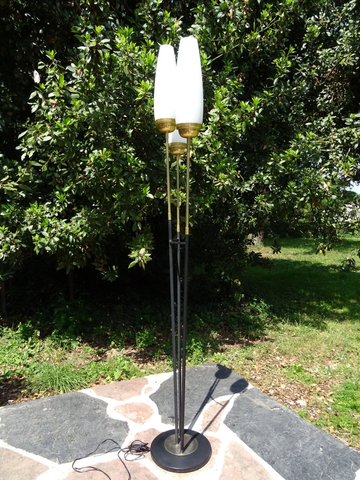 Opalines design lamppost