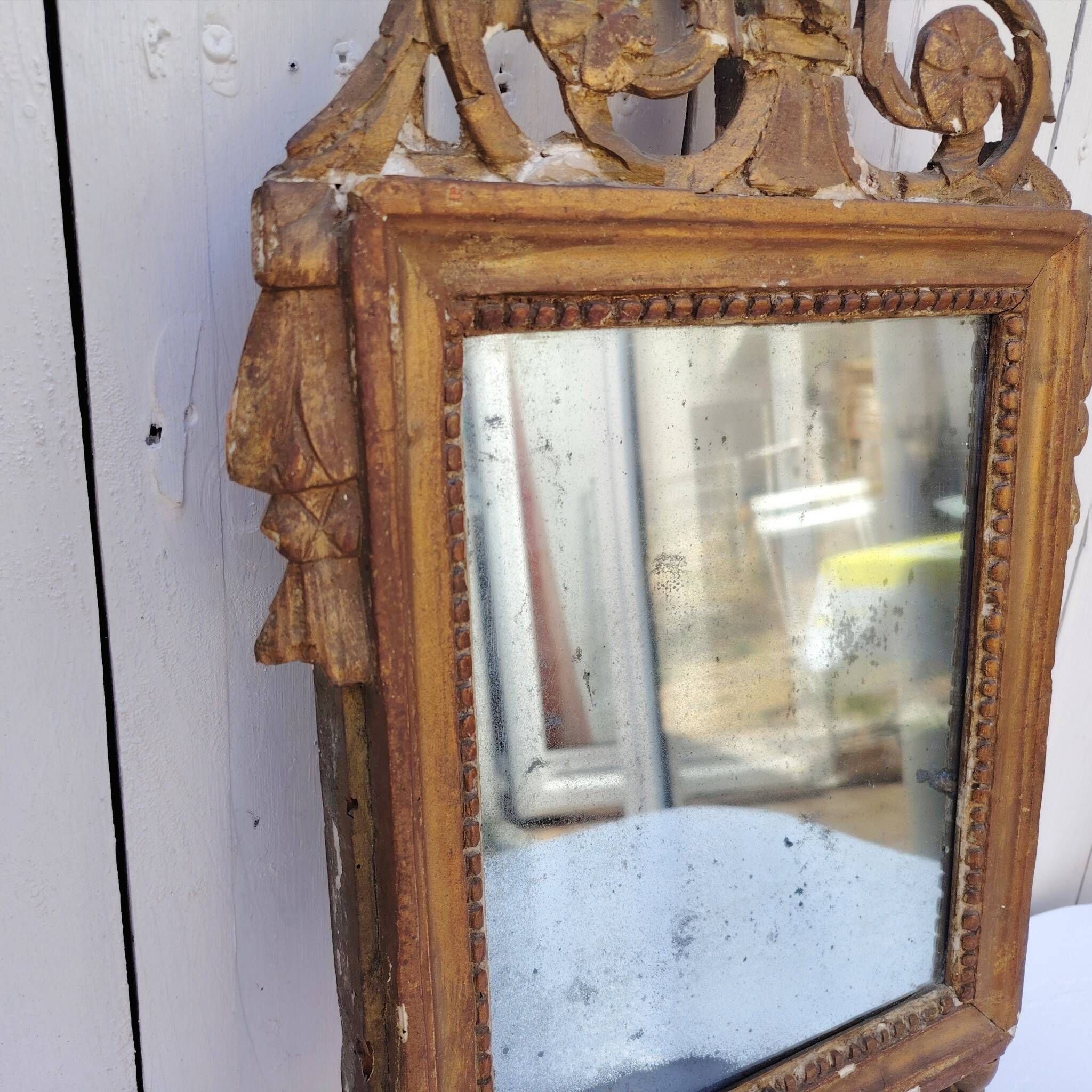 Miroir en bois doré et stuc, style Louis XVI, XIXème