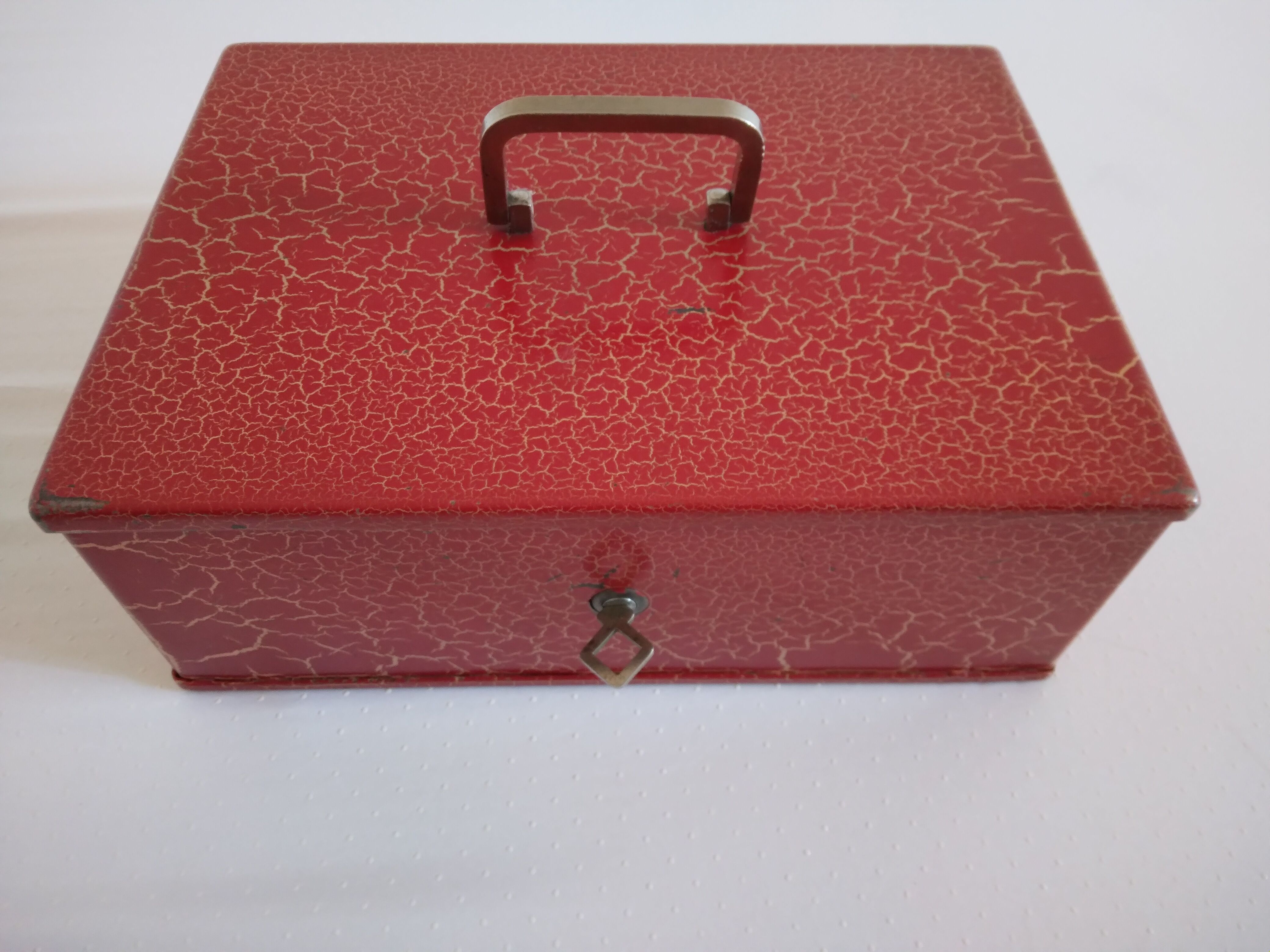 Keyed industrial metal body