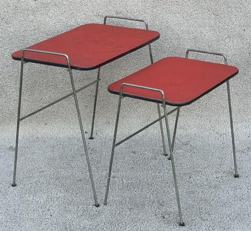 2 vintage nesting tables