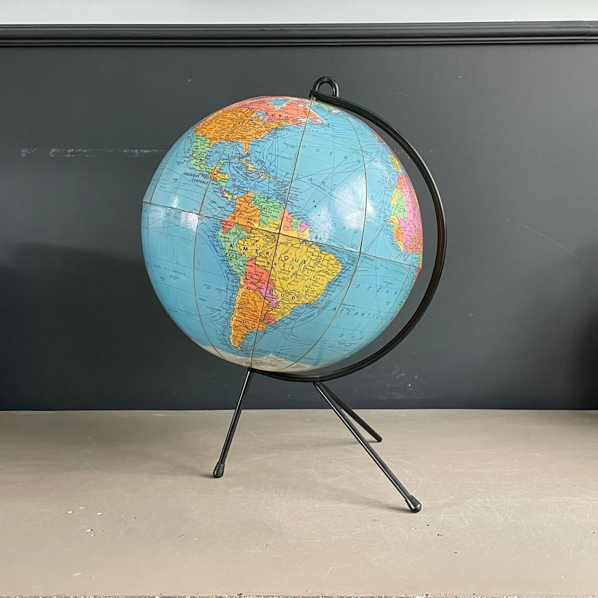 Vintage terrestrial globe Girard and Barrère - 1950s-60s - string base - Ref 1153