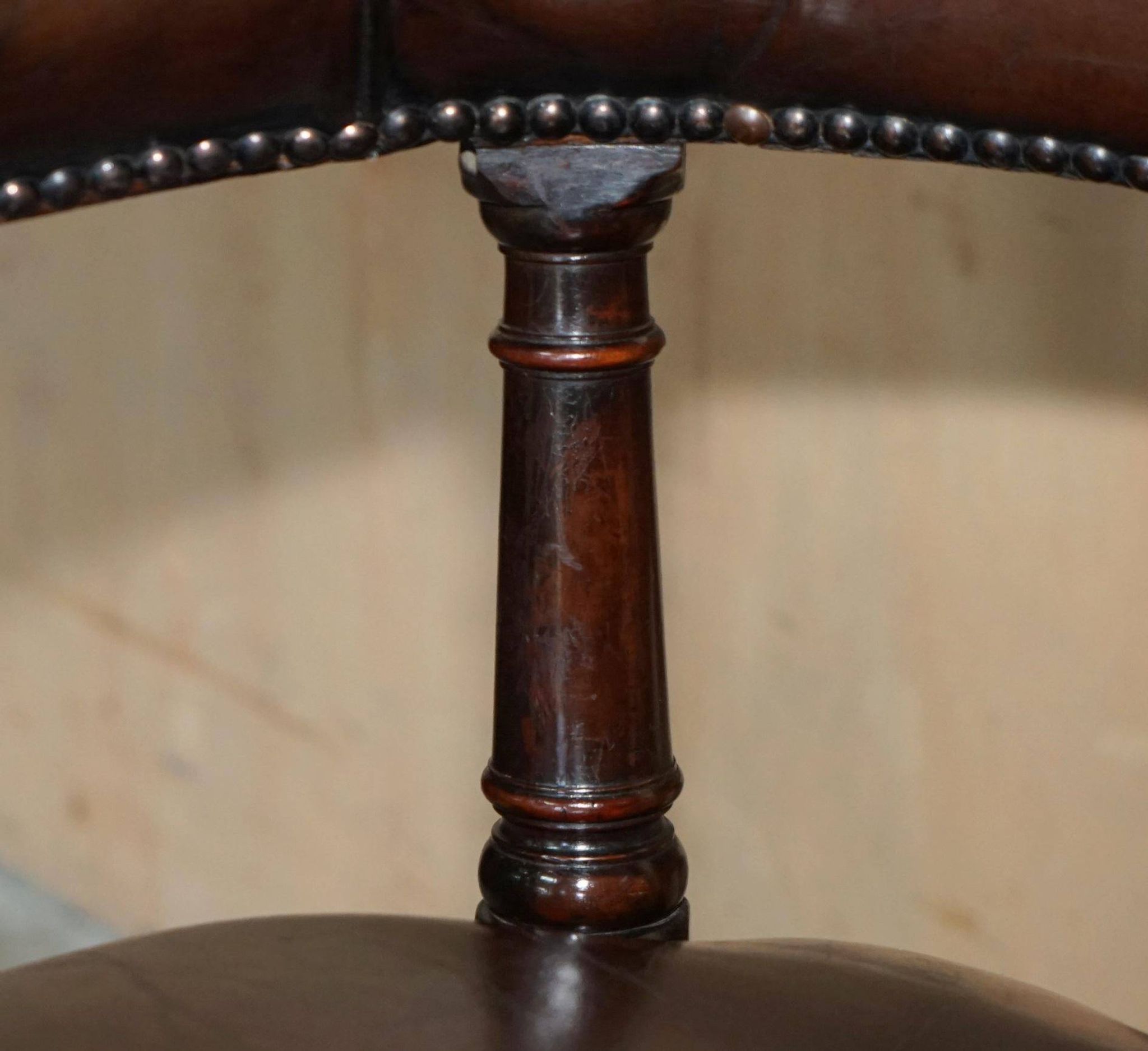 Fauteuil capitaine victorien antique cuir