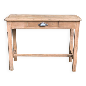 Art Deco farmhouse table made of raw wood.