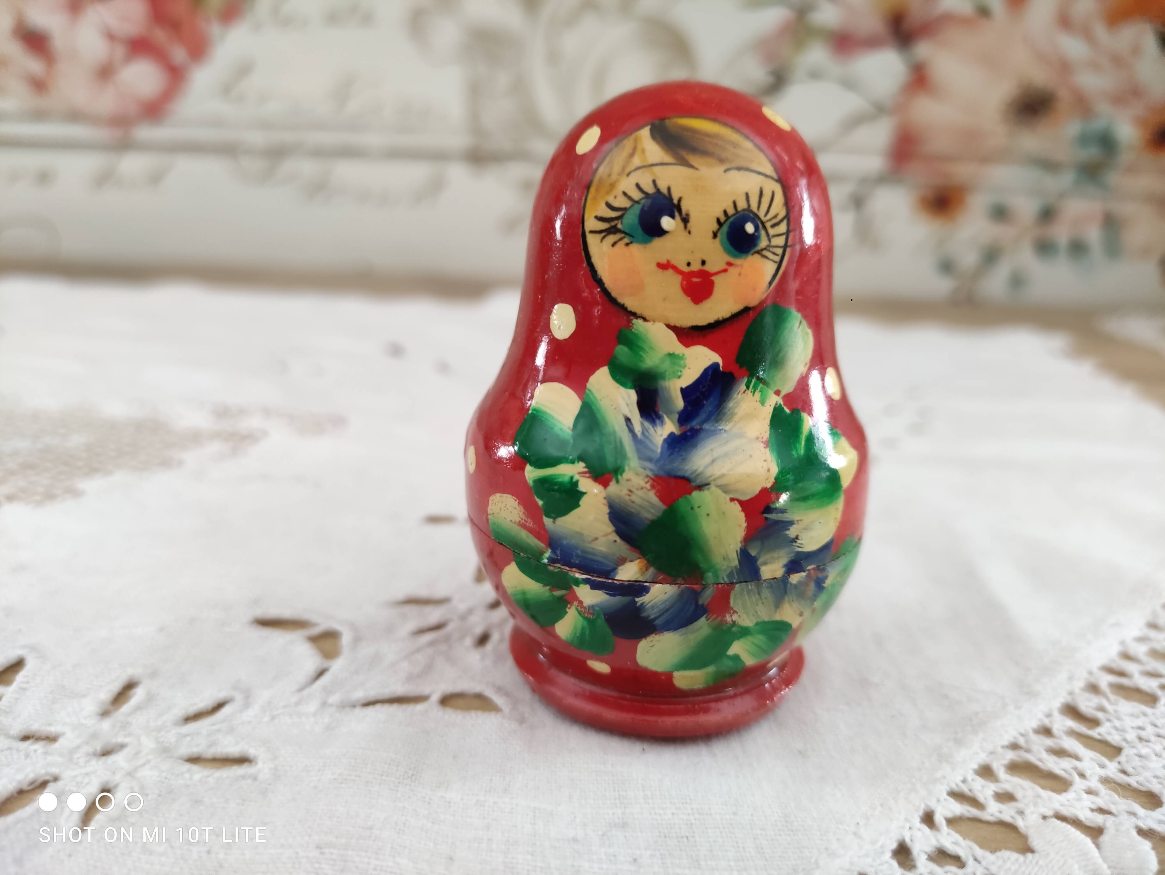 5 red russian dolls