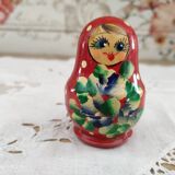 5 poupées russes rouges