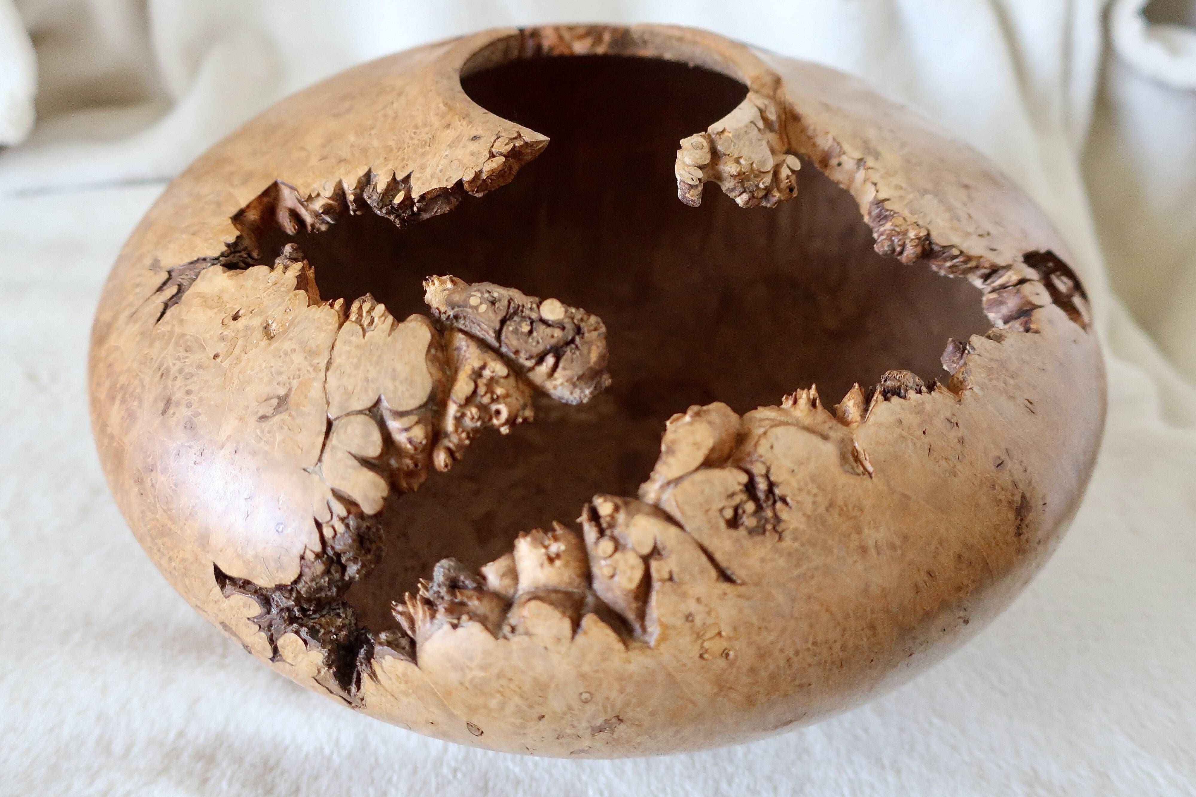 Mike Mahoney, Maple Burl Sculpture Vase, 28cm, Very Good Condition