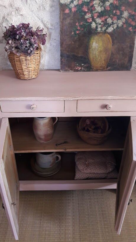 Pink parisian buffet