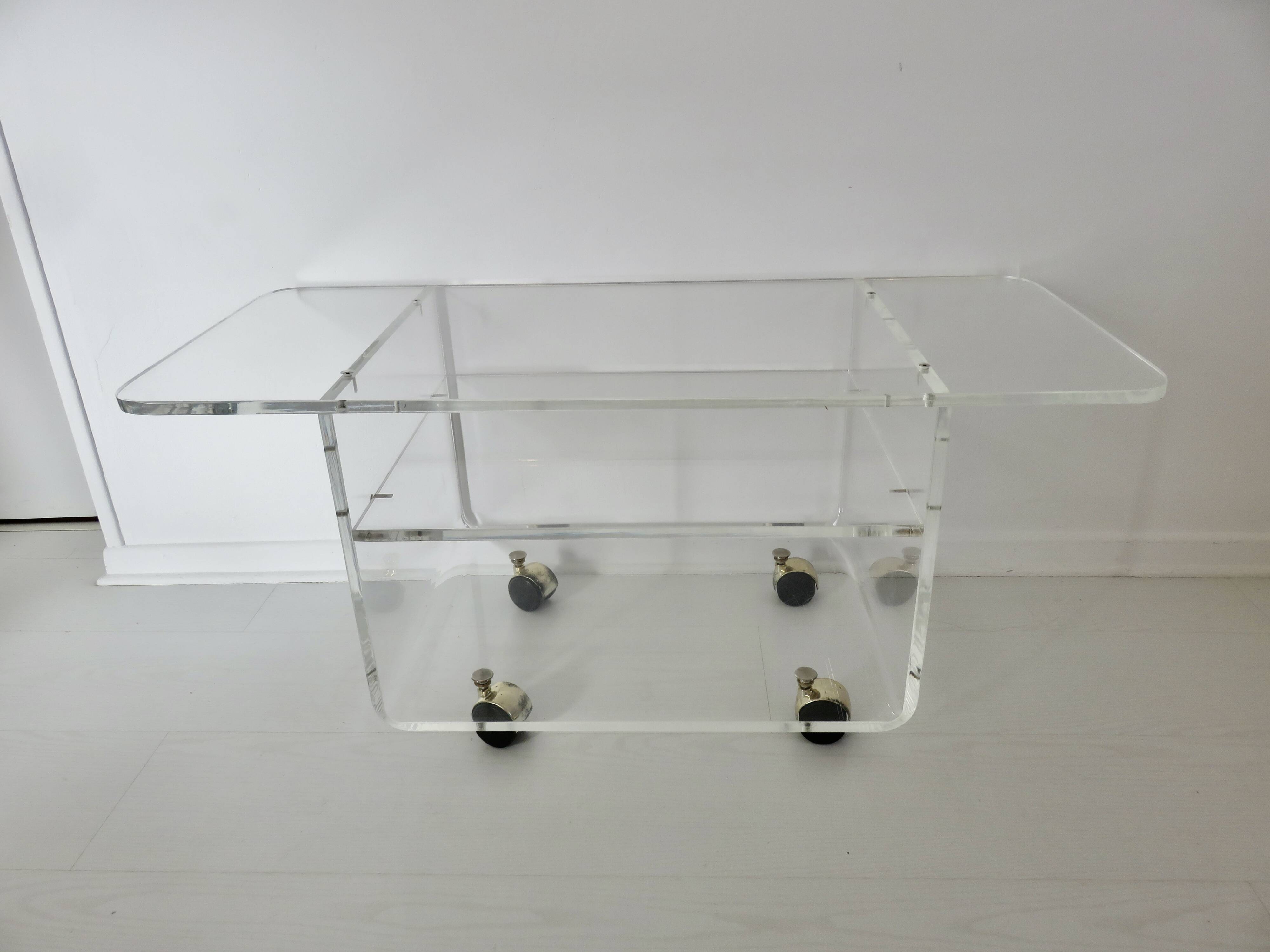 Table en plexiglas design de David Lange pour " Les invisibles du marais "